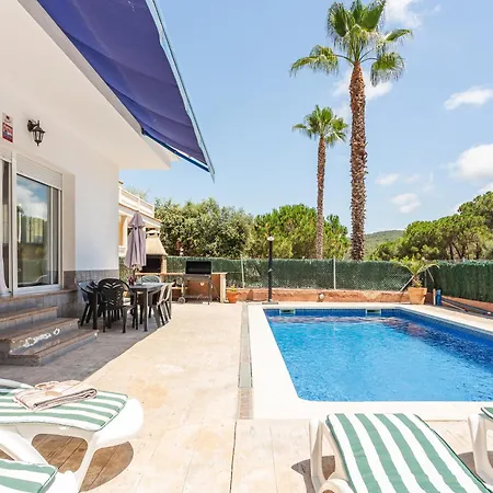 Con Piscina En Villa